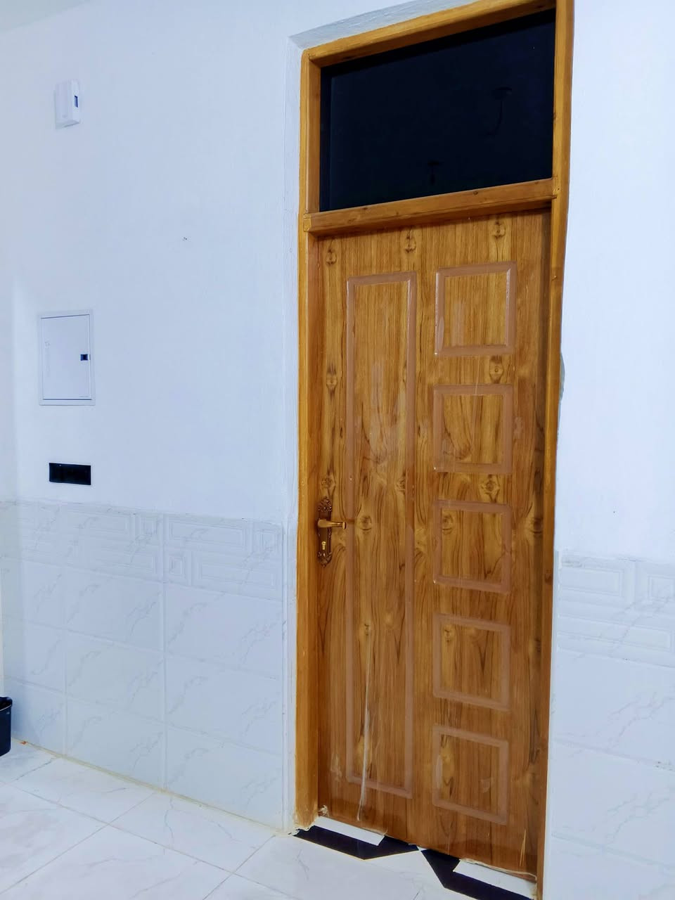 السلام عليكم بيت حديث للايجار 
حي الشهداء 
للاستفسار ***********
