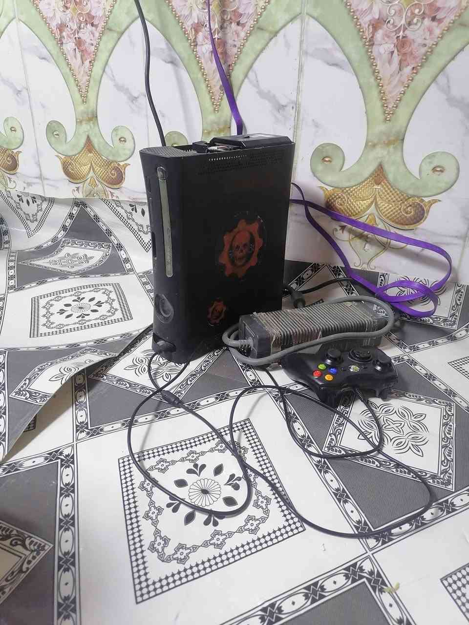 بيع اكس بوكس 360 نضيف او مروس فور سلم اوبيع ١٠٠الف رقم الجوال ***********
