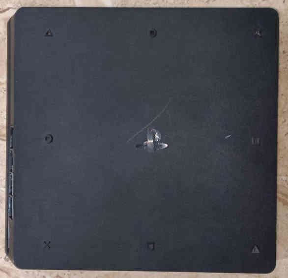 سلام عليكم بلي 4 سلم 1T نضيف جدا مامفتوح لوك ستيكر اوربي مثل ماموضح بل صوره كامل ملحقات الاصليه يده الاصليه  مهكر قرص السعر 270 الف ويا لعبه جيتي اي اونلاين ولعبه رزدنت ايف8 ورزدنت ايفل4 ريميك ولعبه ذلاس اوف اس2 العنوان كربلاء طريق الحر قرب اسواق المائده فرع ابو الدهن الرقم *********** كربلاء
