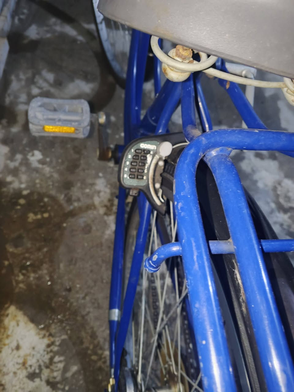 سلام عليكم بايسكل للبيع جديد مال حاويه جديد لون مميز 💙💙 ازرك جاملاخات 🤎 جوزي دسك كبس داينمو حساس قفل ارقام وحافظ ارقام مالته باسكل اي نقص مابيه جديده 6كيوره ،،،وللعلم بايسكلات صاعده ولمو شراي لا يدوخنه مكاني دولعي شارع الحسابات شراي خاص *********** وتحياتي للجميع ❤️❤️
