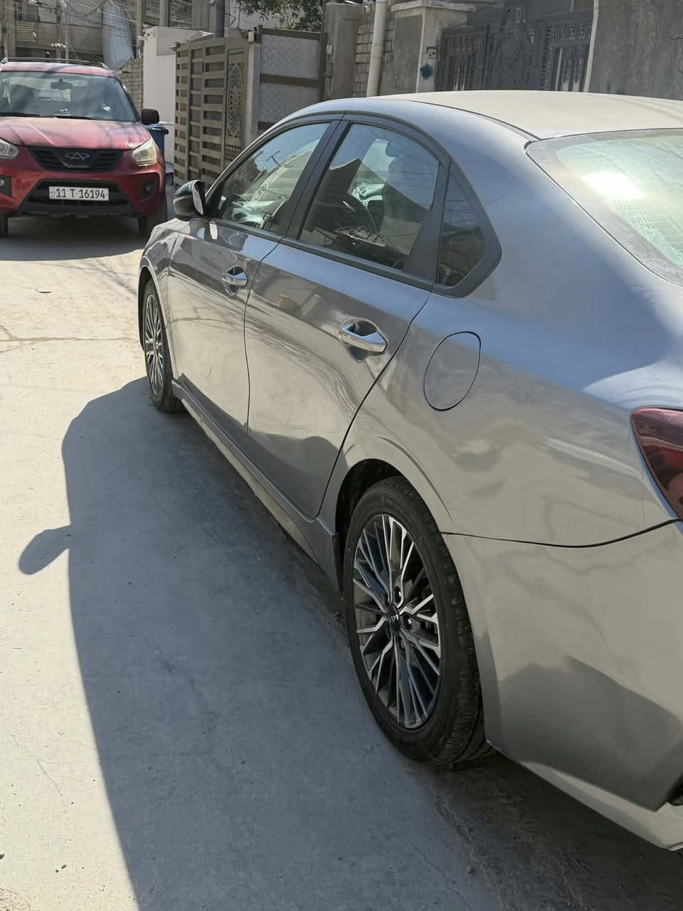 السلام عليكم فورتي جيتي لاين موديل 24 ماشيه حاليا 17 الف كيلو مو ميل حادثه مرفق بالصور بدون دواخل بدون اييراك بدون تبديل جاملغ خلفي نفسه معمر  بغداد باسمي مكانها بغداد جديده عارضها182 وبيها مجال بسيط 
مواصفات بصمه تشغيل عن بعد رادار امامي خلفي جانبي شاير مري مانع تصادم قياده ذاتيه مانع انزلاق اوتو هولد سايد بريك بصمه 
***********
