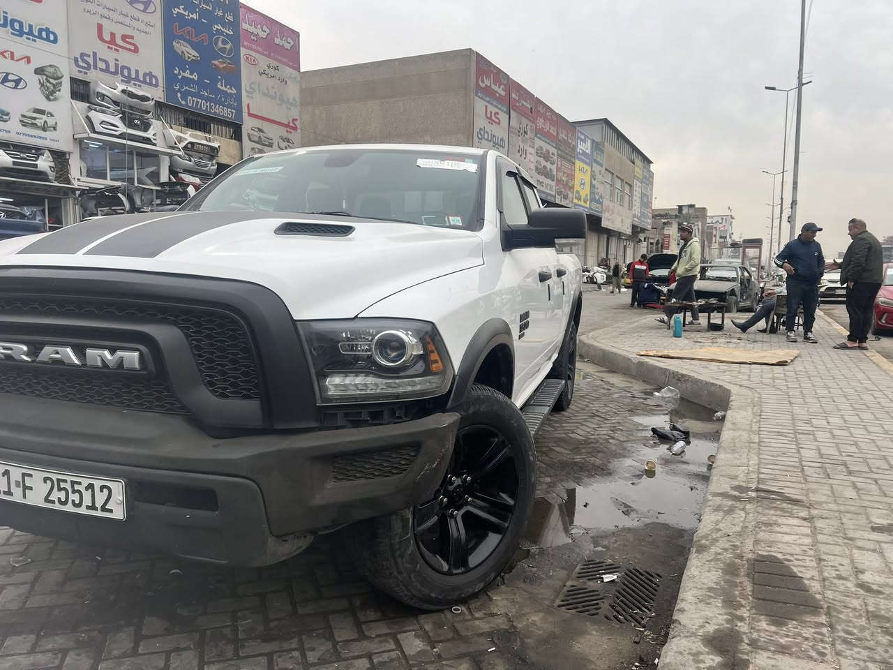 السلام عليكم 
رام كلاسك ريبل موديل 23 فور ويل v6
محرك 3600 
باب قصير بدي طويل 
رقم بغداد باسمي 
ماشيه 26 الف 
حادثه موضح بالصور 
مبدل الجاملغ فقط 
البنيد مصلح نفسه وبعده ما مصبوغ وبيه بارد قليل بالباب الايمن نفس الصفحه 
السعر 240$
بيع او مراوس 
للاستفسار ***********
