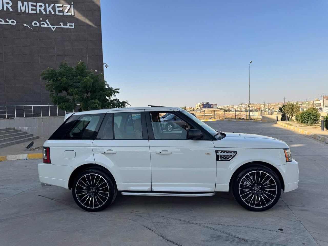 عربي /كوردى
رنج روفر موديل 2010 صفر شركة سردار فول فول مواصفات كلش كلش نظيف مكفول دعامية لدعامية كاميرة 360 درجة  حساس شاشة 4 نيظام قيادة محرك مرغوب سوبه ر دواخل قيسي فتحة 110 الف كيلو ماشي جديد جديد و بعد مواصفات رنج روفر المعروفة 
بدون صبغ دعامية لدعامية بشرط و كير و محرك و تبريد و سوبر و دبل و دبل اكسل بشرط شرط تحويل و غرامة
مكان كركوك
سعر 173
***********
***********

رنج روفر موديل 2010 صفر شركة ى سه رداره فول فول مواسه فاته زور زور خاوينه ته نها و ته نها 110 هه زار رويشتوه دعامي بو ده عامي به شه رت شاشه يه كاميره يه 360 ده ره جه 4 جورى ليخورين مه كينه مه رغوب سوبه ر جارجه ناو قه يسه زور زور تازه يه و زور مواسه فاتى تر
بي بوياغه به شه رتي گير و مه كينه و سوبه ر و ته بريد و ده بل و ده بل اكسل و به شه رتي تحويل و غرامة
شوين كركوك
نرخ 173
***********
*********** كركوك, العراق
