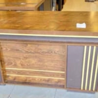 ميز جديد السعر 150 قفل  هاذ رقمي 07885308025 من رخصت الادمن 💗