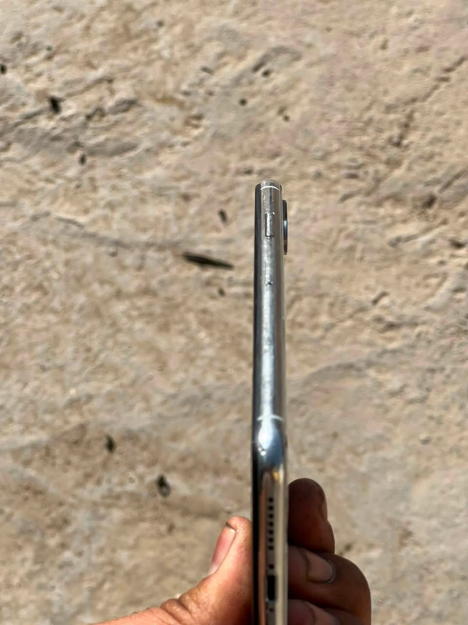 XS MaX لون ابيض 

مبدل بطاريه فقط واصليه موعاديه نسبتها 84
فقط ضهره مكسور جهاز نضيف ومابي أي مشكله 
مكاني حله نادر 
***********
سعر خاص
