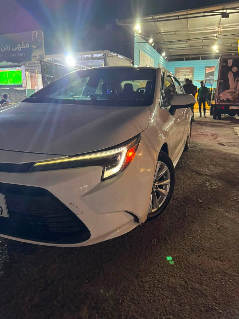 للبيع – تويوتا كورولا XLE Hybrid موديل 2023 🇺🇸
✨ الموديل: 2023
✨ الفئة: XLE Full Option
✨ الوارد: أمريكي
✨ اللون: أبيض لؤلؤي
✨ المحرك: هايبرد + بنزين (اقتصادية عالية باستهلاك الوقود)
✨ قياس الرنكات: 16 إنج

المواصفات

✅ داخلية جلد أصلية
✅ كشنات جلد
✅ فتحة سقف كهربائية
✅ دخول ذكي (Smart Key)
✅ تشغيل بصمة (Push Start)
✅ إشارة بالمرايا الجانبية
✅ رادار أمامي وجانبي
✅ نظام المحافظة على المسار (Lane Assist)
✅ قيادة شبه ذاتية مع مثبت السرعة الراداري
✅ شاشة معلومات مع Apple CarPlay وAndroid Auto
✅ كاميرا خلفية
✅ حساسات
✅ مكيف أوتوماتيك
✅ جنوط ألمنيوم قياس 16 إنج
✅ أنظمة أمان متكاملة (ABS - VSC - TRC - وسائد هوائية)

حالة السيارة

✔️ رقم بغداد – سنوية باسمي.
✔️ السيارة نظيفة جداً وجاهزة للاستخدام.
✔️ الضرر السابق: بنيد فقط مبدل ومصبوغ، بدون أي ضرر بالدواخل.
✔️ يوجد شخط بسيط في الجامع الخلفي والباب الخلفي جهة السائق، ولا يؤثر على الاستخدام.

📍 موقع السيارة: بغداد – البياع

📞 للاستفسار:
***********

السعر: للجادين فقط بعد الاتصال أو المعاينة.
