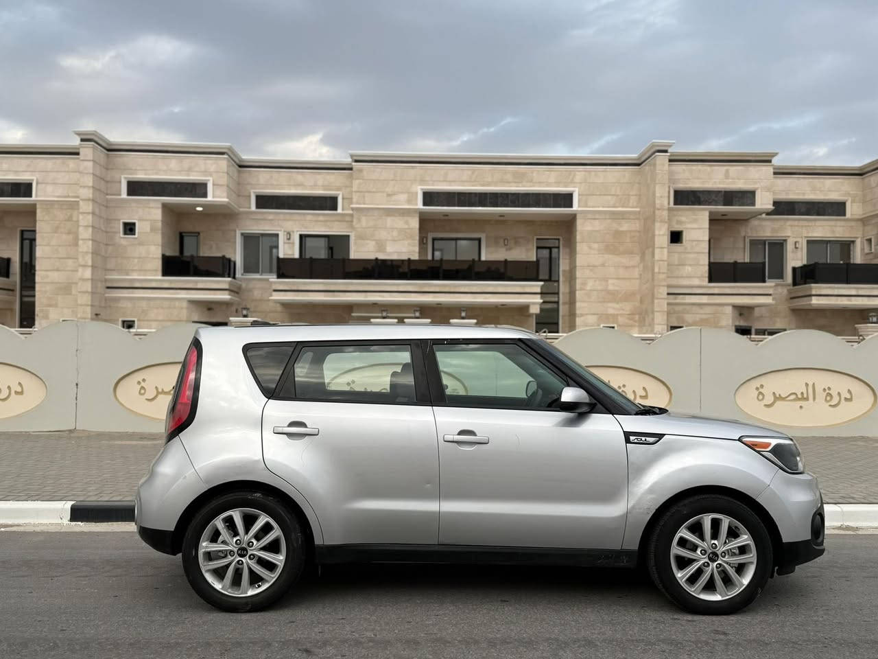 السلام عليكم 
كيا صول 2019 رقم بصره تحويل
وارد امريكي باب مبدل بلادي بدون ي صبغ بدون ايرباك محرك 2000 شاشه كامره تحكم ستيرن حساس ماشيه 53m
شراي يتصل

***********
مكاني بصره
