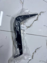 بلاستيك دعامية Air dict يمين يسار موجود منو عندة بس دلوفان   وكيل حسرى...