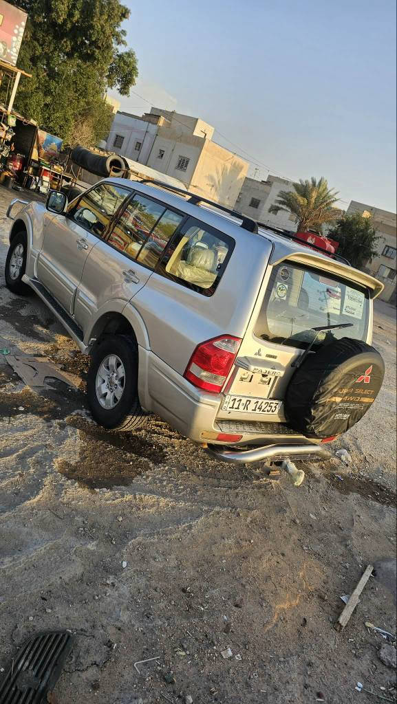 السلام عليكم باجيرو موديل 2003 رقم بغداد نكليزي تحويل ثاني يوم سنويه لغايه 2030 هزه جديده اخوان راح اطيكم تفاصيل السياره كامله مكينه كير حداديه تخم تاير كهربائيات تبرد مكفولات السياره بيها منضومه مال غاز تشتغل غاز وبانزين السياره مكفوله من ضربه وصبغ وتبديل السياره كل نقص مابيها جاهزه برغي ماعايزه  السعر 87 بيها مجال شي بسيط رقم الهاتف *********** اخوان مكاني كربله السياره سبعه راكب
