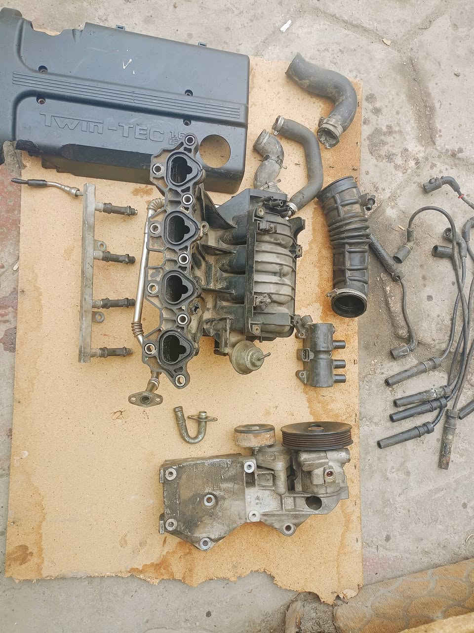 السلام عليكم غراض نظيفة يرهمن عالاوبترا او النوبرا شيفيدك منهن ابيعلك واذا كلهن ابيع ب 100 الف مكاني حي الجهاد 
***********
