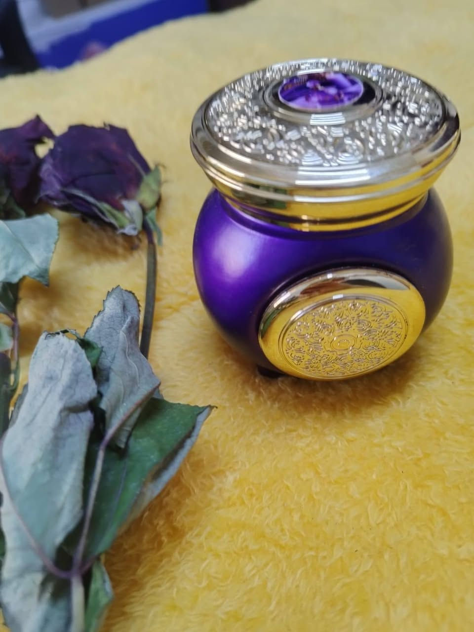 انواع العطور والبخور والمسكات والمخمريات فرعنا الاول الامارات فرعنه ثاني بسمايا توجد خدمة توصيل لكافت المحمافضات ***********
