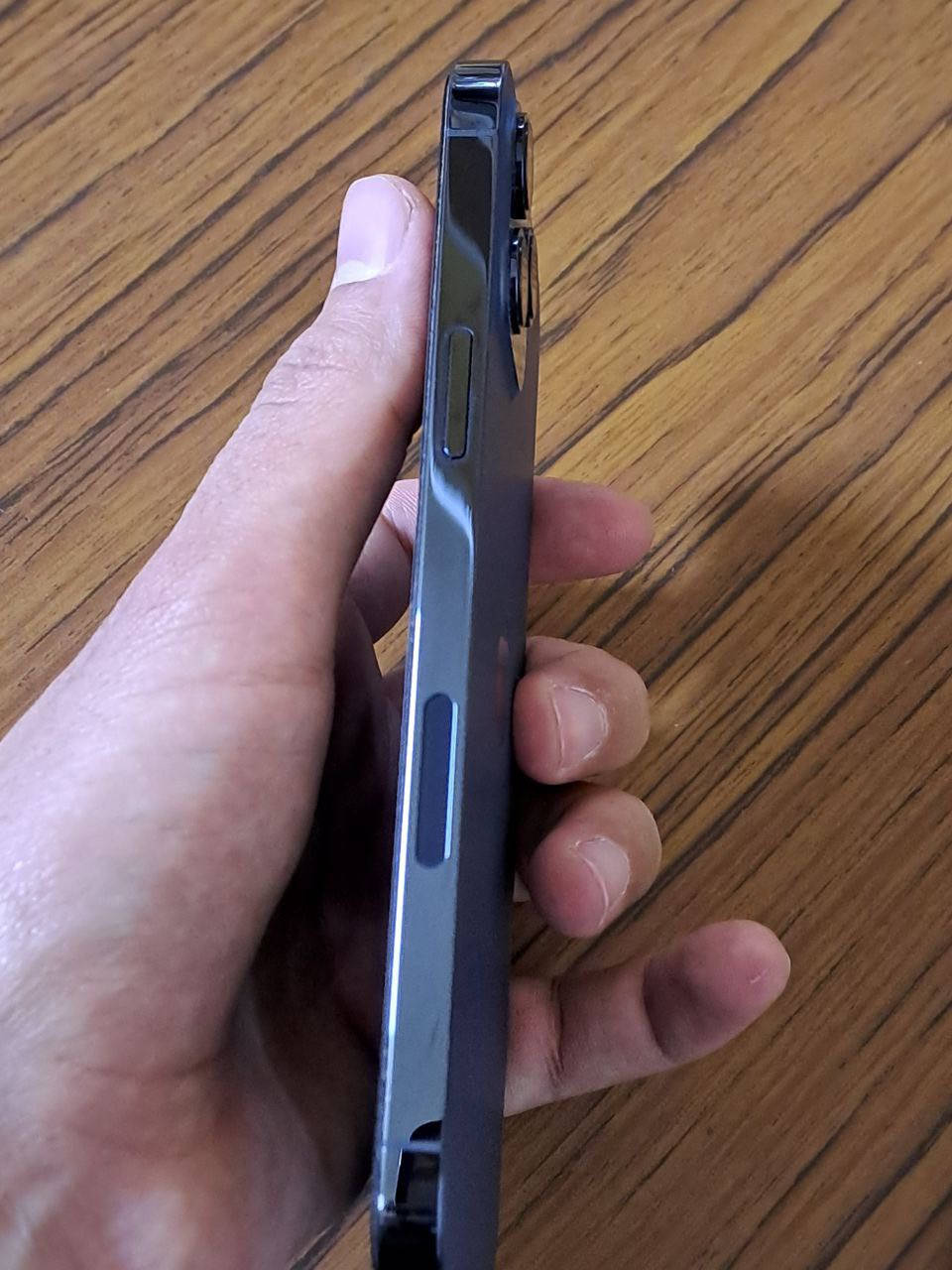 آيفون 12 برو ماكس بذاكرة 256 G لون نيلي مميز أمريكي جهاز مكفول من اي خلل نظيف جدا ما مبدل بيه اي شي خط واحد + شريحة إلكترونية بيه لزگة شاشة مظللة 360 درجة وويا 4 كڤرات اخذ الي يعجبك وين متريد نفحصة اي خلل ميعجبك رجعة بدون شي السعر 525 الف بيه مجال بسيط 
مكاني بغداد الكاظمية *********** متوفر واتساب ،فيس بأي مكان او مراوس  بأجهزة سامسونگ S ultra
