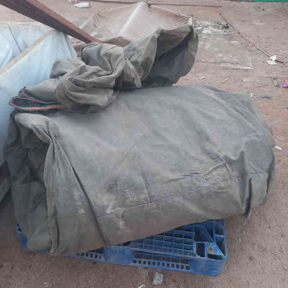 سلام عليكم جادر 18متر
كامل حديد وقماش
جادر اصلي قماش وجهين 
مطري شرط ل نضافه استخدام موكب وكان مخزون 
سعر 750الف مكاني النجف 
***********
