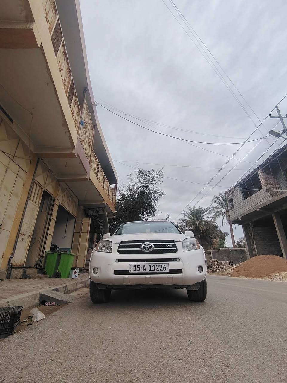 سيارة راف فور موديل 2007 مصبوغه عام تخم تايرات جديد محرك 6 سلندر والصدر مرتب وجديد سيارة لكطة وحلوة ونضيفة السعر 75 ورقة وبي مجال للاستفسار الاتصال على ***********
