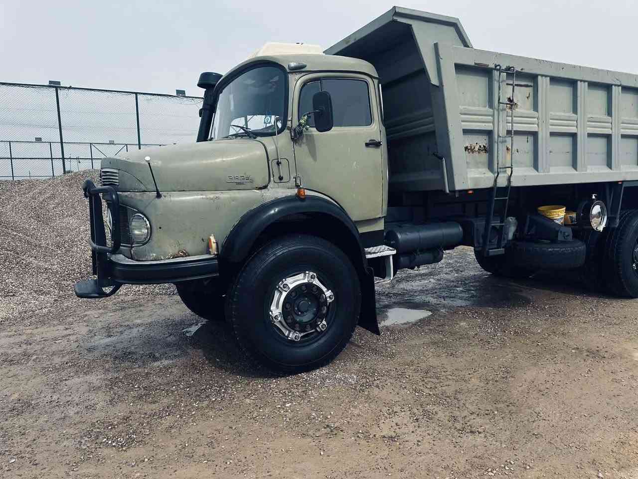 السلام عليكم ***********
من رخصة الادمن اقجم ابو العلم طويلة ابلاد موديل 91 دشبول جلد كير 111 مجموعة جي اف جاهزة امجهزة للعمل رقم انكليزي تحويل ثاني يوم بسمائنة جديدة السيارة نظافة خير من الله تخم تاير برماغ ابو الربع للاستفسار الاتصال على الرقم الموجود ***********
