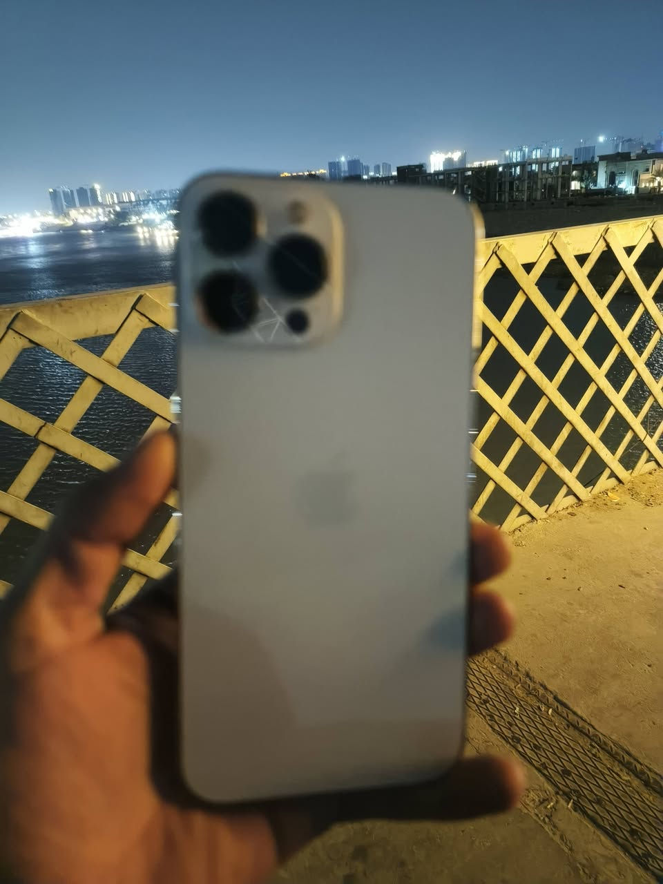 سلام عليكم ايفون 13 برو ماكس مامبدل بيه شي بس بصمة الوجه بلتحديث واكفه والبطاريه معليها فاتح الجهاز ومعليها السعر 575 وبيه مجال مكاني مدينة صدر رقمي *********** بطاريته 92
