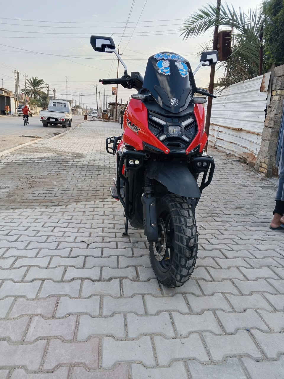 #متاح
دراجه اباتشي  TANK
ل 8 باتري  جديده استعمال أيام فقط 
السرعة الحقيقي90
تمشيك 100 كيلو حقيقي بلشحنه الوحده 
الدراجه مدرعه بالكامل 
المكان شمال بغداد الطارميه 
الهاتف / ***********
