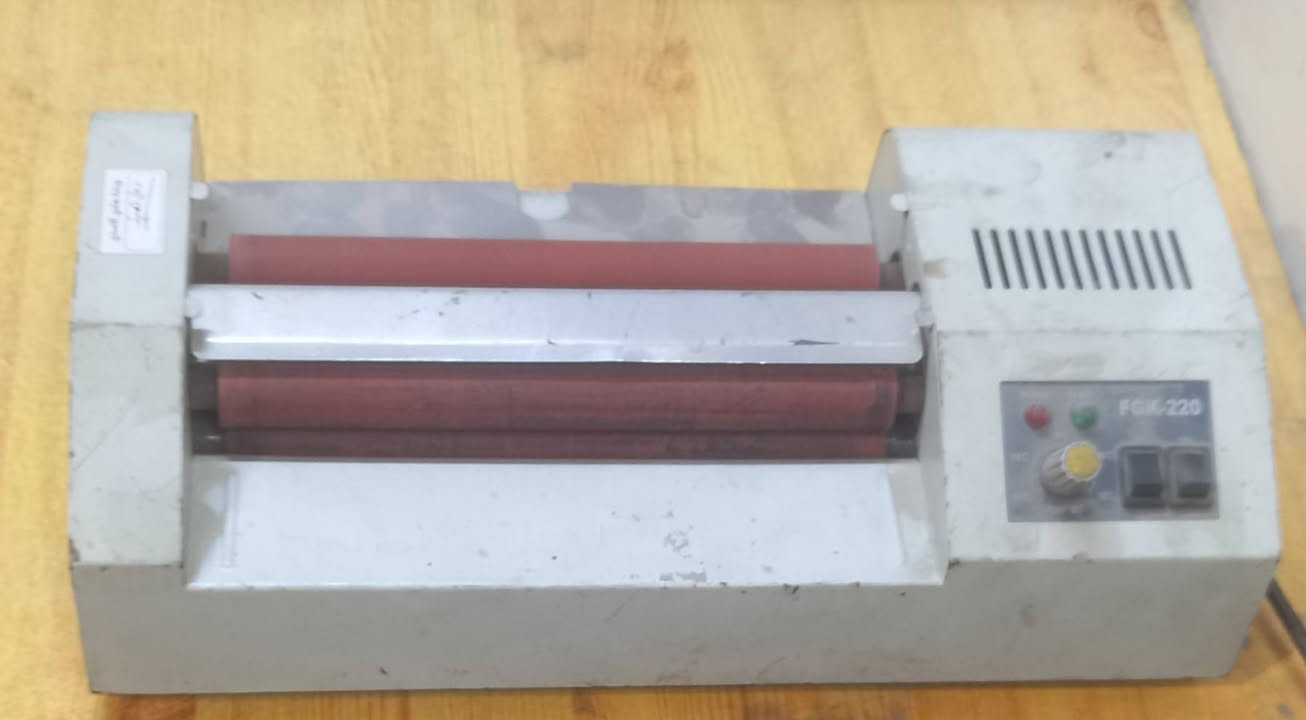 السلام عليكم اخواني عندي مكتبة وصارت ضروف واريد اعزل المكتبه وعندي غراض مكتبة كاملة طابعات سبلت بردةعازل هواء جهاز كبس وعارضات فاتحينه وراح انزل الصوره في المنشور والي يحب يشتري عنواني مدينة الصدر او الاتصال على الرقم ***********يوجد واتساب الأسعار على الخاص مستعجل عل بيعتهن 
ملاحظة جميع الغراض شغاله
