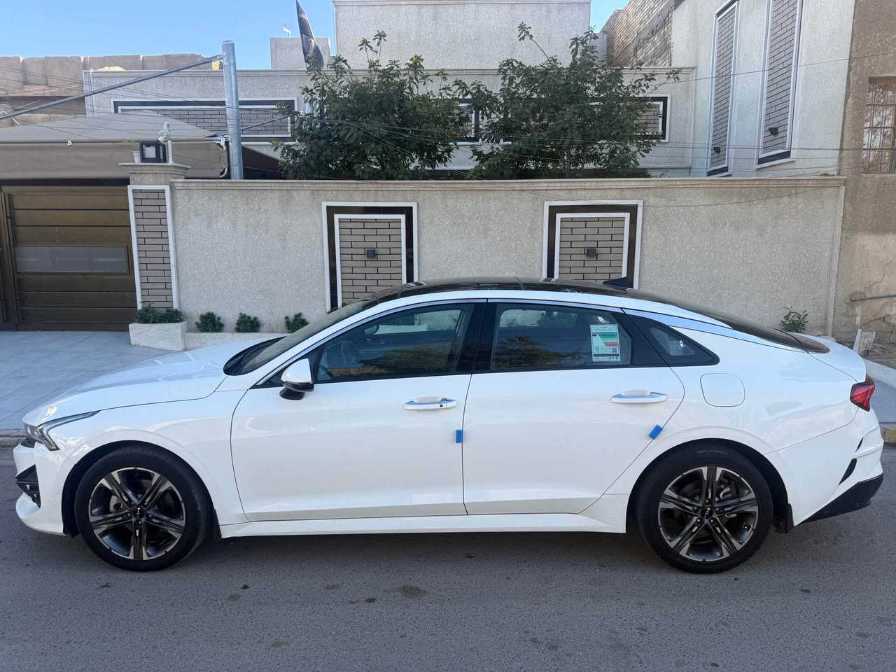 السلام عليكم . كيا k5 2023 وارد خليجي اعلى مواصفات بالخليجي EX فول مواصفات محرك 2000 دوش بانوراما بصمة تشغيل وابواب بردات خلفية شاشة كامرة دوارة دشبول صاج ويل كروم مري قلاب وية البك كراسي السائق ولصدر كهرباء كشنات جلد خزن ميموري وبعد هواي مواصفات مذاكرهن رقم بغداد بسمي ماشية 68 اسبير منازل وكتلوك الشركة موجود مكان السيارة بغداد الكرخ حي العامل قرب تقاطع كلية الرشيد السيارة مكفولة من تبديل ولصبغ بارد بسيط جدا فقط ولسونار موجود وية الصور السعر 205 ورقة وعندي تصوير فديو للسيارة الي يحي يراسلني ادزة الة موضح كلشي *********** بغداد, العراق
