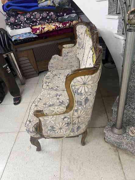 للبيع نص تخم مصري خمس مقاعد  يخبل تكمة مابي اي ضرر فقط القماش شوية مجكوك مثل ماموضح بالصورة السعره 150 الف مكاني بغداد الغزالية الاستفسار ***********
