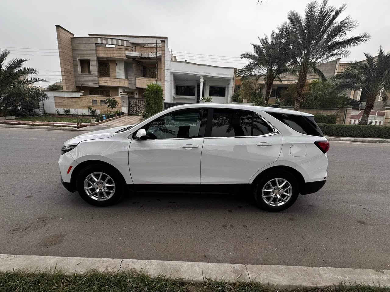 السلام عليكم لبيع فقط بدون مراوس بدون رقم 

شوفرليت اكوينكس LTموديل 24 ماشيه 22  الف
مواصفات السياره

بصمة تشغيل 
بصمة أبواب 
جنطه كهربائي 
كأمره دواره 
رادارات جانبي وأمامي 
حساسات إماميه 
حساس خلفي
محرك 1500 تيربو 
وبعد بيه مواصفات 
حادث السياره 3 قطع صبغ 

السعر 130  بدون رقم تترقم جميع المحافظات تكلفة الرقم 2 مليون ونص. فقط 

موقع السياره بغداد الدوره 
*********** بغداد, العراق
