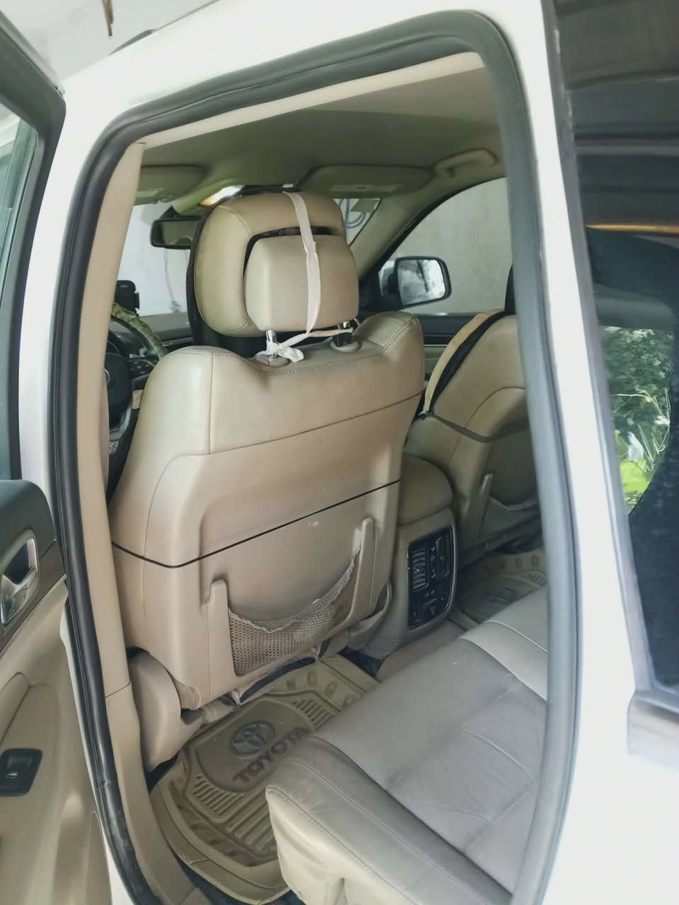 جيب وارد امريكي موديل14 فول مواصفات ماعدى الفتحه بصمه داخل بيج جنطه شفط كشن كهرباء تدفأه بلكشنات لايت زنون زرع عدسات يعني يسويلك الشارع نهار حادثه جاملغ وبنيد بدون دواخل وبعد بيه هواي مواصفات  السعر 180 ورقه وللعلم مبدل مكينه جديده مال كصه. وسياره بأسمي*********** الاتصال مكلف بل نشر

