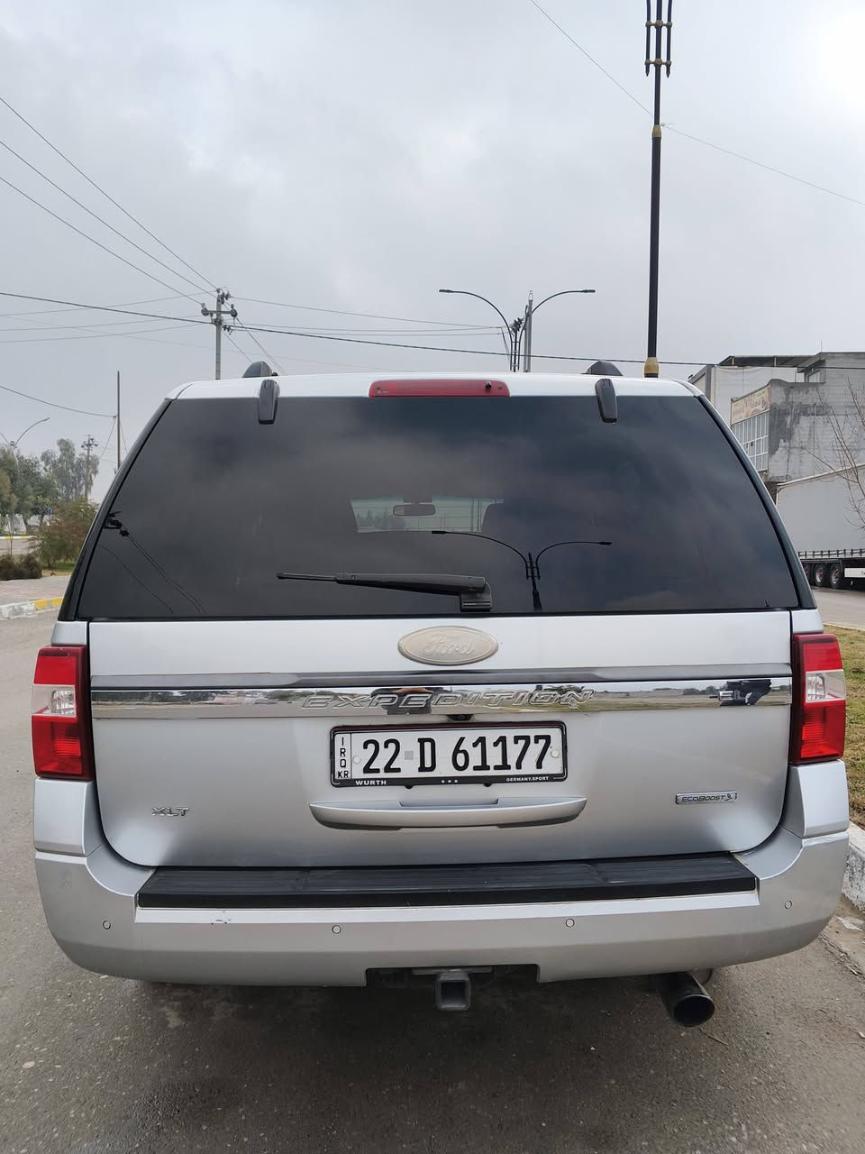 Ford expedition 2017 El XLT
فورد اكسبيديشن موديل 2017 رقم اربيل وارد امريكي -شاصي طويل المرغوب
-مواصفات: ١٢٠ مايل ماشية 
-دفع رباعي اربع مودات 2H 4H 4L 4A 4*4
-لايت زينون بلادي 
-كير عادي و اوتوماتيكي ٦ سرعات 
-محرك ٣.٥ توين تيربو
-عدد الركاب ٨
-تبريد مركزي للصندوق 
-تحكم في تبريد و تدفئة في صف الثاني 
-كاميرا خلفية 
-رادارات امامية و خلفية 
-صندوق جك زجاج خلفي جك كشنات يدوي صعود و نزول
-فتح صندوق من خلال السويج
-كود الباب 
-اوتو باركينك كراج تلقائي
-كيج الكتروني + مؤشر عادي شاشة الكترونية 
-سيرفس كامل للسوائل قبل شهر هيدروليك و محرك
-فتح جامات الجانبي صف الثالث كهربائي
-مانع الضباب للجام الامامي وخلفي 
-تبريد متوسط و AC و عالي Max AC 
-مجموعة مودات تدفئة 
-دوسة كهربائية ستيرن كهربائي 
-ثلاجة في الوسط 
-منافذ طاقة ١٢ فولت امامي وسط و خلفي 
تحكم في المسجل في صف الثاني والمودات 
-سايد بريك دوسة 
-تحكمات ستيرن تسجيل مكالمة تحديد سرعة تعلي و -نصي صوت كامل 
-التحكم في مراية جانبية 
-زر مانع الانزلاق
-زر نزول في الرتفعات
-رفع و خفض نسبة الوضوء دشبول 
-واماكن الخزن لا تعد ولاتحصي 
-جام الصف الثاني اسود موجودة مع السيارة

بالنسبة للضرر السيارة عدها ثلاث قطع بدون دواخل جاملغ امامي والبنيد و باب الصدر كير والمحرك والحدادية بشرط 
الهزة والسنوية بارحة جددتها لحد 2031 والسيارة باسمي
رقم اربيل انكليزي 
رقم صاحب السيارة 
*********** + واتس
*********** 
السعر 180 ورقة بيع سريع
