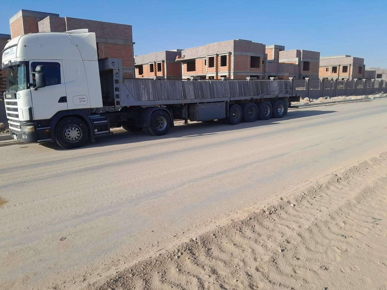 السلام عليكم سكانيه مديل 2001 بم ونوزل مكينه ستندر صبانه ما مدود عليه قطره صبغ مابيه سياره جاهزه أرقام نكليزي وب اسمي تخم تاير رأس، وعربانه مربوطه رأس وعربانه سنويه ل 28 هزه بعده ما ساقطه ولمو شراي، لا يخابر مكان سياره كوت مركز المدينه الاستفسار عل الرقم ***********
