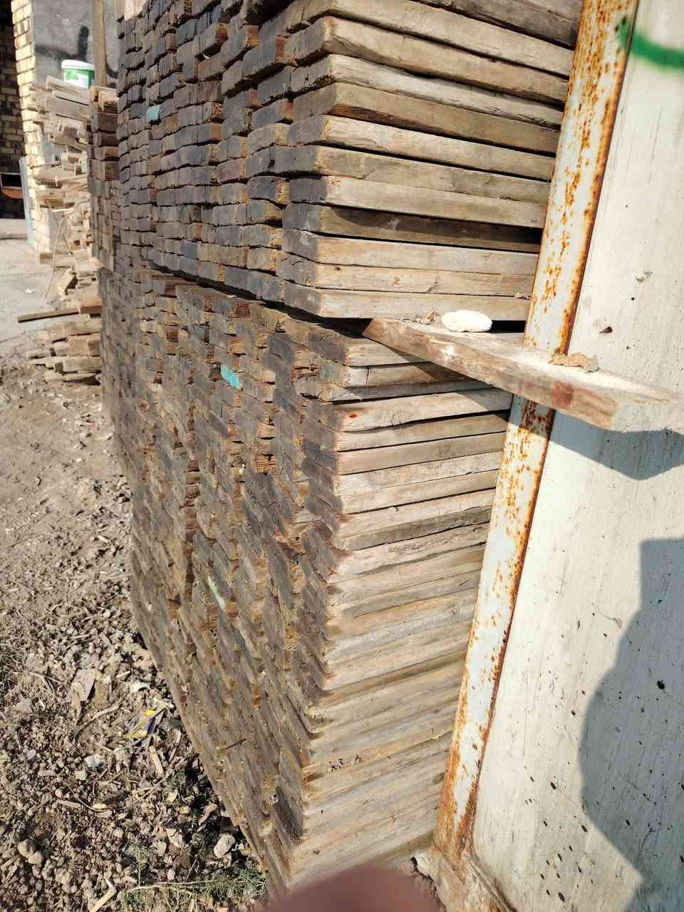 للبيع قالب خشب روسي نضافه ٩٠بالميه طول ٤متر و٣متر عشرة مكاعب سبعة مكاعب لوح و٣مكاعب سير للمعلومات الاتصال *********** أو *********** حله مجاور الإمام بكر ابن علي عليه السلام
