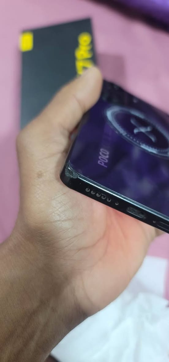 سلام عليكم بوكو x7pro 
جهاز مكفول من كلشي تجي تاخذه من باب لبيت شاحنه اصليه مالته ولكارتونه موجودات  فقط وكع مني وصار بي هاي ضربه زغيره بشاصي ولزجاجه مال كامره نفطرت  ذاكره 512 رام 12. السعر 275 وبي مجال 
مكاني بغداد الحسينيه ***********
