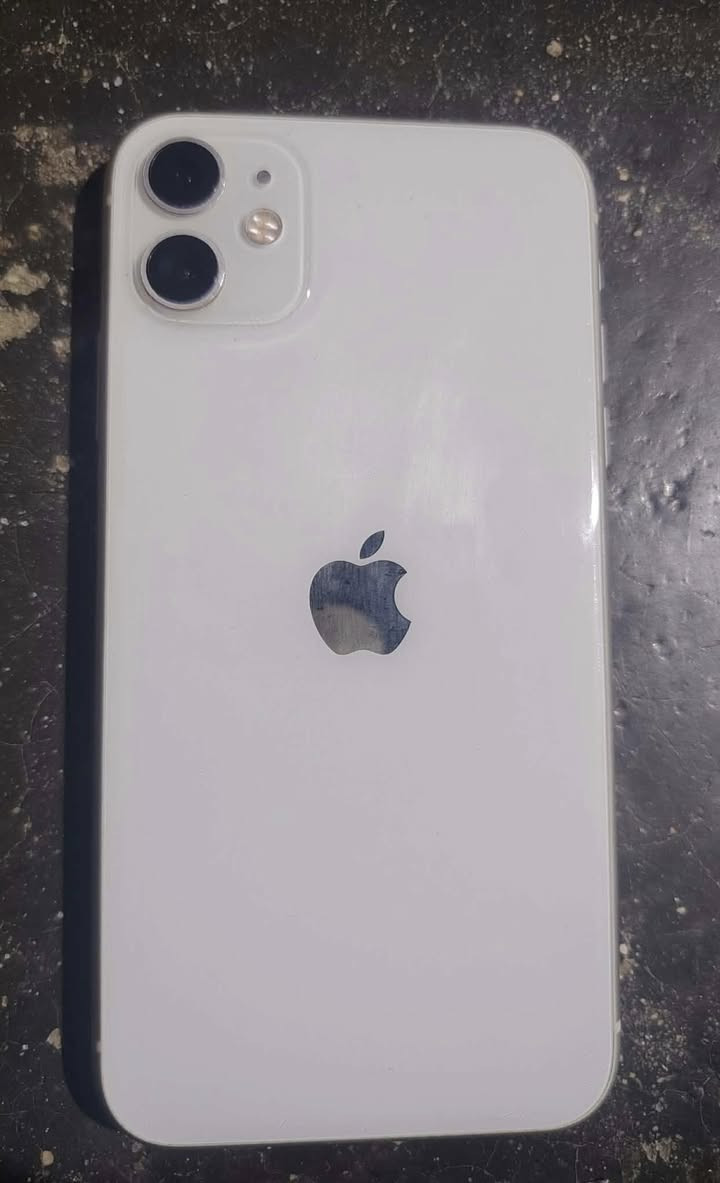السلام عليكم شباب ايفون 11 عادي بطاريه 88 ذاكره 128 جهاز حيل نضيف للاستفسار اتصل ***********
