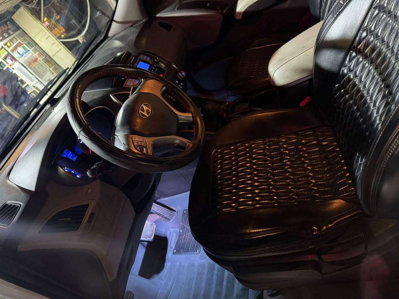 يا الله
السلام عليكم 
للبيع توسان خليجي 2011 مكفول كير محرك ماشيه 218 الف السياره مابيها حادث قوي بس بجاملغ الأيسر بارد على كد اربع أصابع والدعاميه الخلفيه. صبغ وبجهت الصدر بيها رصع صغار وبس
سياره خير من الله 
تحويل ثاني يوم 
رقم بغداد الجديد
مكان السياره بغداد السيديه شارع الخيزران 
السعر 125وبيه مجال حك الجيه 
للاستفسار الاتصال على الرقم التالي ***********
