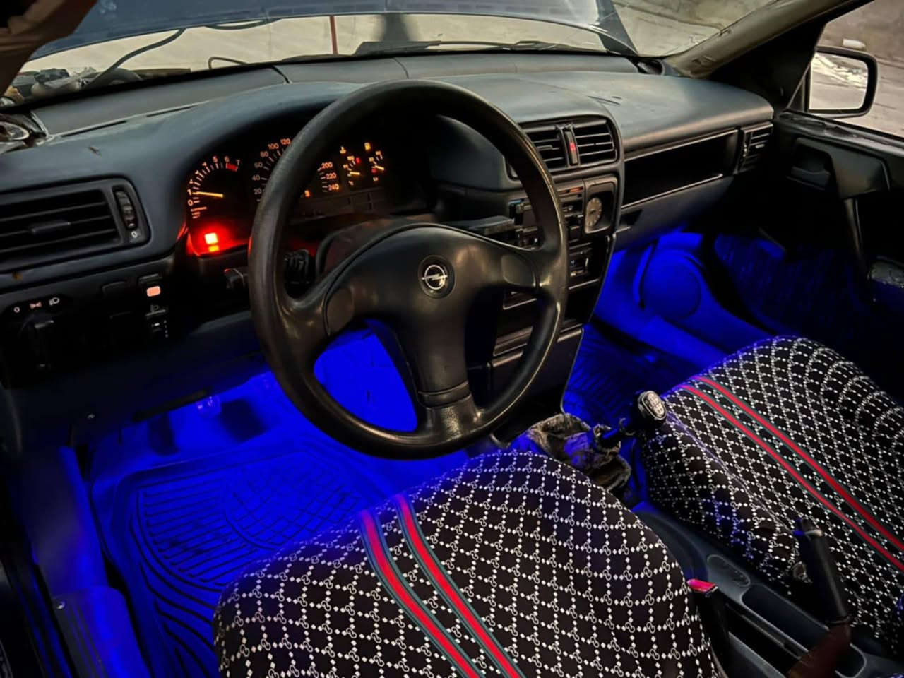 السلام عليكم اوبل فكتره حجم20 للبيع موديل ٨٩ سياره جاهزه رقم إنكليزي  سنويه ٣٠ السعر ٣٥ وبيه مجال الاتصال***********
