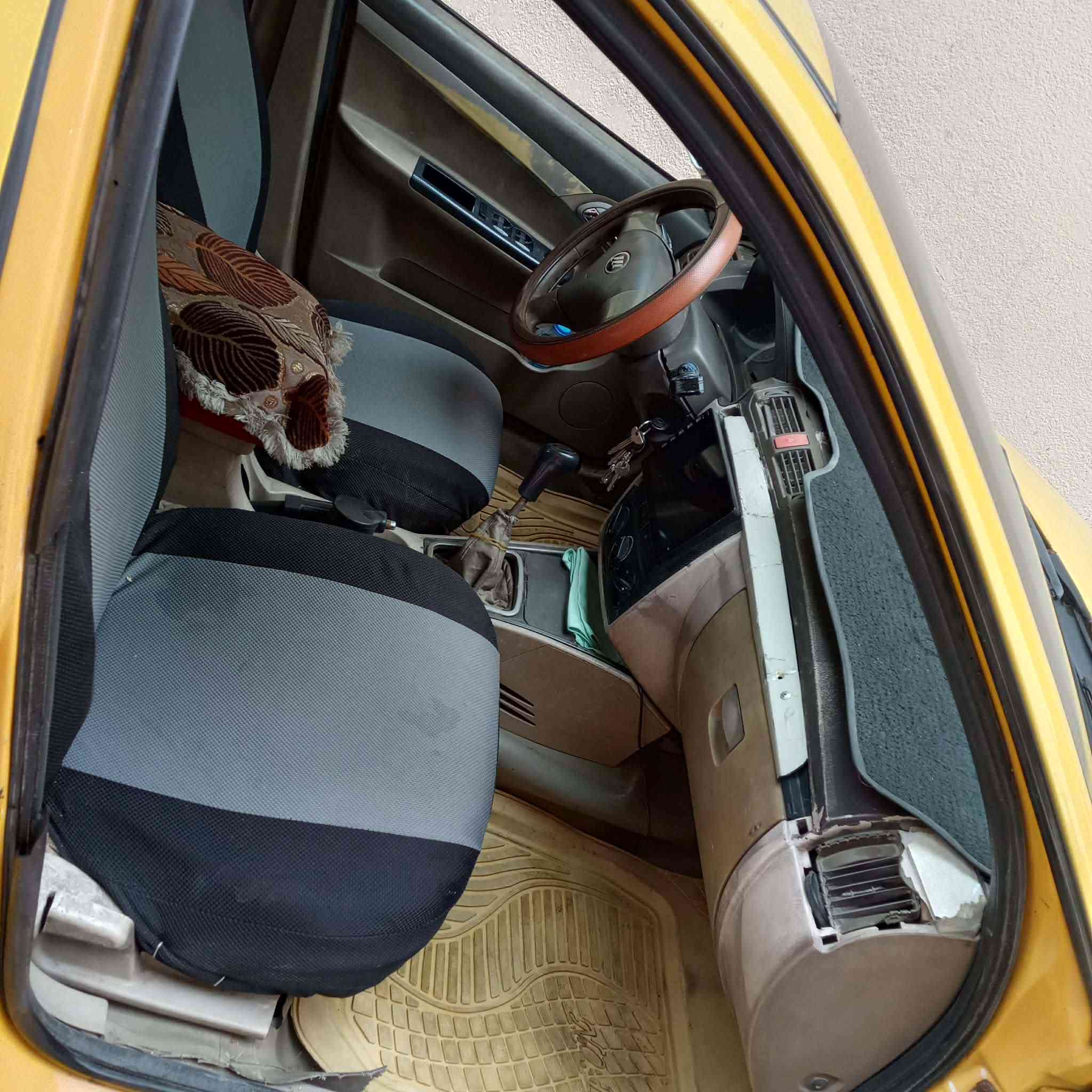 السلام عليكم ورحمة الله
ليفان للبيع موديل 2010
كير ومحرك كورلا 
رقم الماني 
بيها كابون بانزين بيها تدفئه السعر 22بيها مجال بصيط هذا رقمي للشاري ***********
***********
