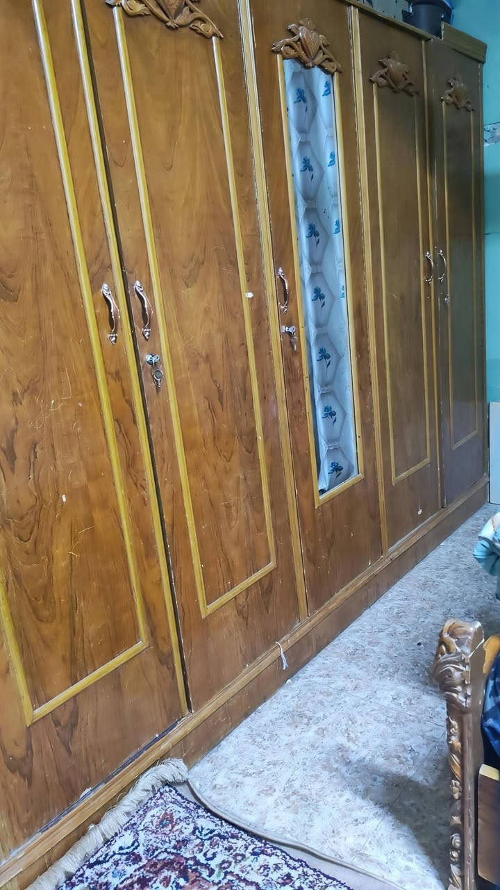 غرفه البيع صاج 5بيبان بدون زاويه  السعر 500 العنوان البصره المعقل ***********
