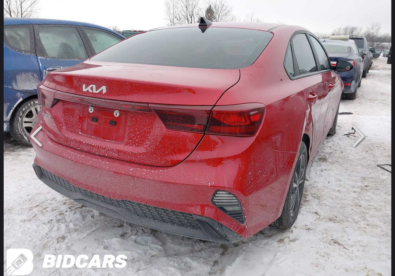 سلام عليكم 
البيع كياه فورتي 
موديل 2023
بدون رقم 
باقي بيه بارد 
حداثه واضح  
بل صور 
سعر ١٣٥
عنوني البياع
***********
