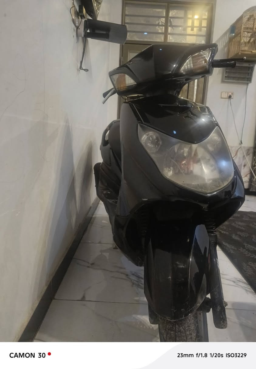 دراجه سنكس فحل للبيع دراجه كامله كل نقص مابيها وكلش نضيفه منزلها رمبه على ايدي اني منزلها من الرمبه وكلشي مافاتح بيها على وضعيه الرمبه 
عنوان الشعب 
السعر ٨٥٠
***********
