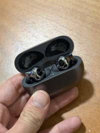 ايربود هواوي bro2 عزل ضوضاء nc شحنها 5 ساعات واكثر و الكيس 30 ساعه فقط...