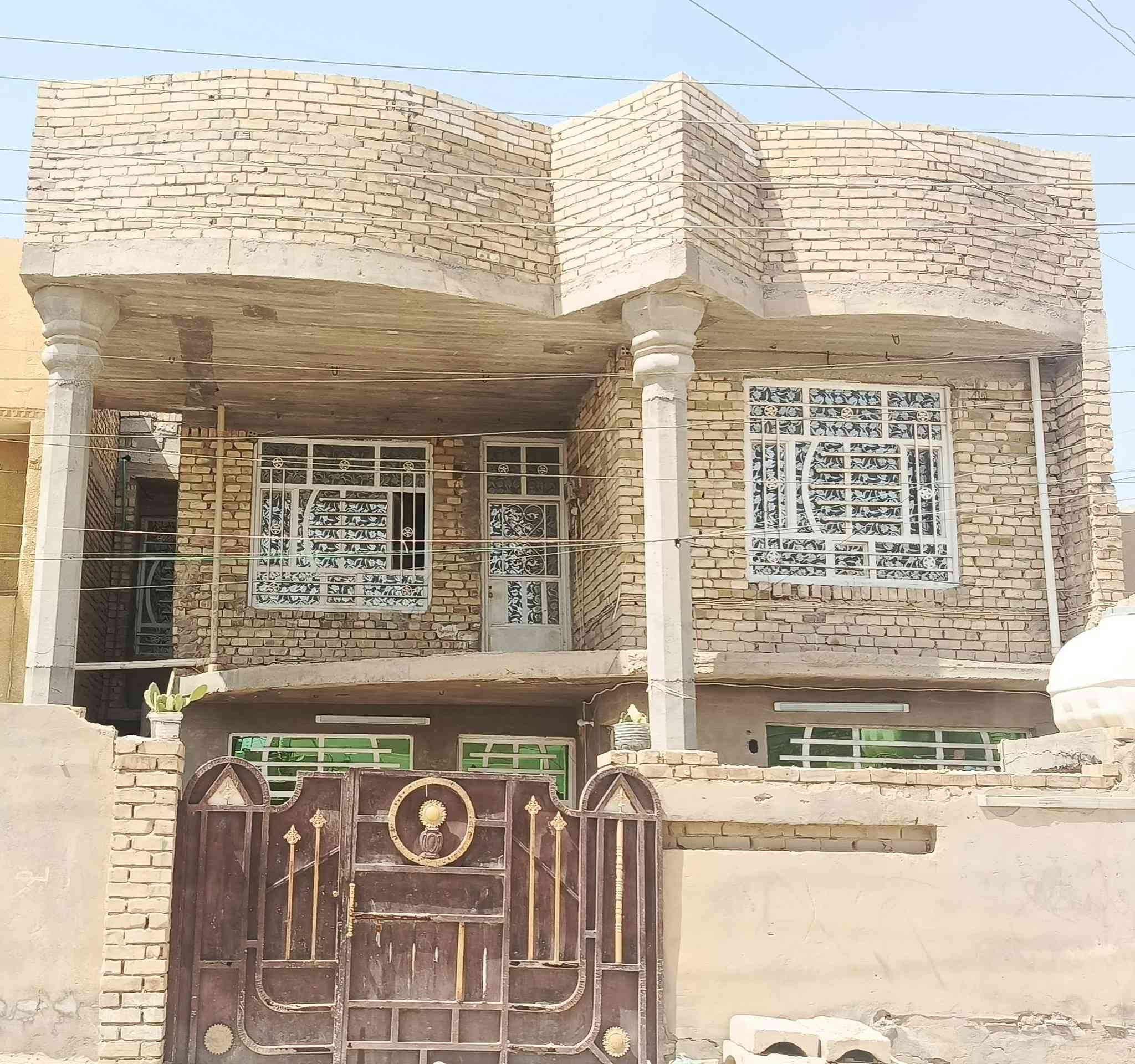 بيت للبيع ٢٠٠متر طابو صرف بسمي
يتكون من ٦ غرف ٤ فوك وثنين جوه وصالتين واستقبال ومطبخ
سطح شتايكر كامل من كلشي بيت جبير وحلو
العنوان شارع الشمري الشارع مال مدرسة التضامن 
الابتدائية سعر 95 وبي مجال ***********
