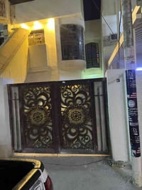 للأيجار طابق ارضي في السيدية   يحتوي على غرفة وصاله و مطبخ وخدمات وكرا...