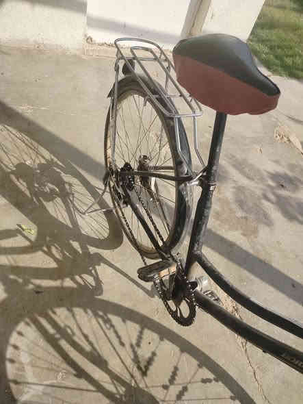 سلام عليكم للبيع بايسكل بناتي كير 6 نمر بايسكل نضيف نضافة فول للاستفسار ***********
