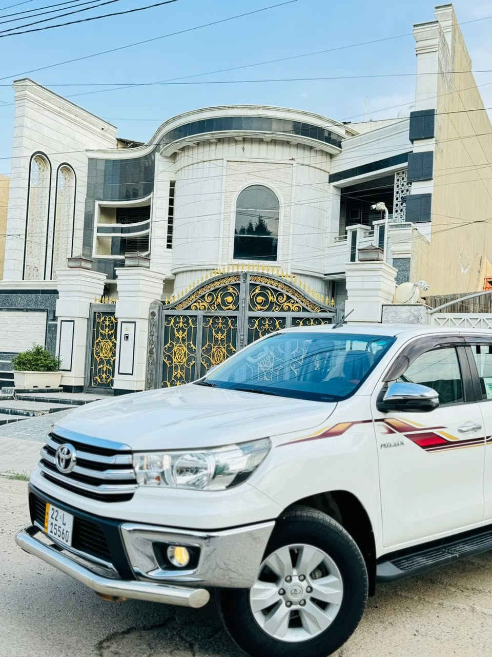 السلام عليكم للبيع بيكم هايلكس 2019
رقم اربيل بسمي هزه فحص جديد 
خليجي كويتي مكفول كفاله عامه 

معروضه 258 وبيها مجال 

رقم الهاتف ***********

مواصفات فول 1/1 
شاشه جبيره + كاربلاي 
كشنات حار بارد 
حساسات أمامي 
حساسات خلفي 
كامره خلفيه 
تحكمات ستيرن 
مثبت سرعه 
اشاير مري 
مانع تزحلق 
فور ويل 4+4
مودات سياقه ايكو 
تخم تاير جديد 
تبريد ثلج 
ماشيه 40 km على فحص على ايدي سياره
