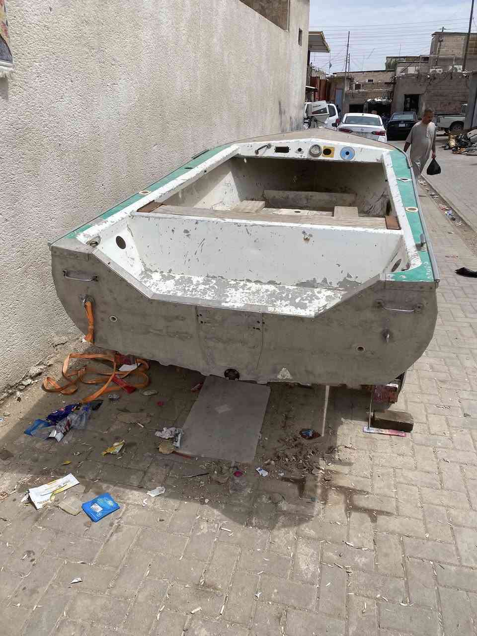 زورق المنيوم مع العربانه الطول 4 متر العرض 155 سم السعر 2250 تلفون ***********
