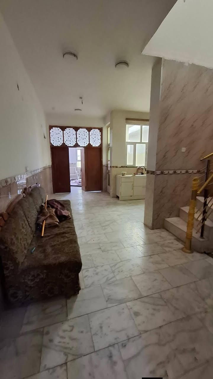 بيت 100 متر طابو صرف سكني
5×20

المكان شارع 100 محيزم 2  يقع  على ساحه خضراء وشارع 30
كافة الخدمات 
يوجد فيه 2 غرف نوم وصاله ومطبخ وستقبال
حديقه خارجيه 
بيت البناء جديد 2018
للاستفسار الاتصال على الرقم ***********
