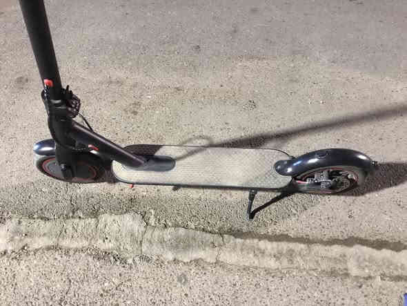 سلام عليكم                                                                سكوتر كهربائي لــلـــبــيــع (سكوتر شاومي ) 
بطاريه عاليه تكفي لمدة ٣ ساعات تكون حسب السرعه المحدده  
مدة الشحن تطول ٣ ساعات ضبط 
يتكون من ٣ سرعات ال اولى هيه Ego  يمشي بسرعه ١٥ ويطول لحد ٣ ساعات 
سرعه الثانيه هيه D يمشي بسرعه ٢٥ تطول البطاريه ٢ ساعات 
سرعه الثالثه هيه S (رياضي ) يمشي بسرعه ٦٥ يطول ساعه ونص 
كل السرعات حقيقيه 
كلشي ممبدل بيه بس جوب 
السعر ٢٥٠وبيه مجال للاستفسار اكثر الدخول خاص 
السكوتر جديد طالع بيه بس شهرين الموقع / حي الحامعه رقم الهاتف ***********
