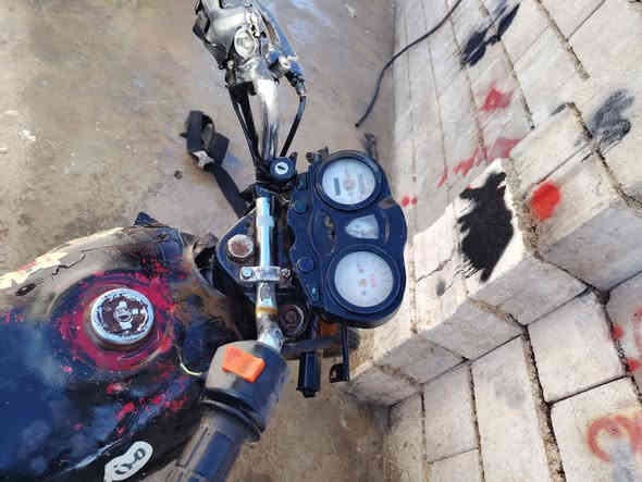 سلام عليكم  للبيع سايم موديل 2018
الماطور تاركه صار شهرين 

يعوزه كابريتر واير بانزين 

ابيع كوم حديد 

السعر 130

وبيه مجال
***********
***********
