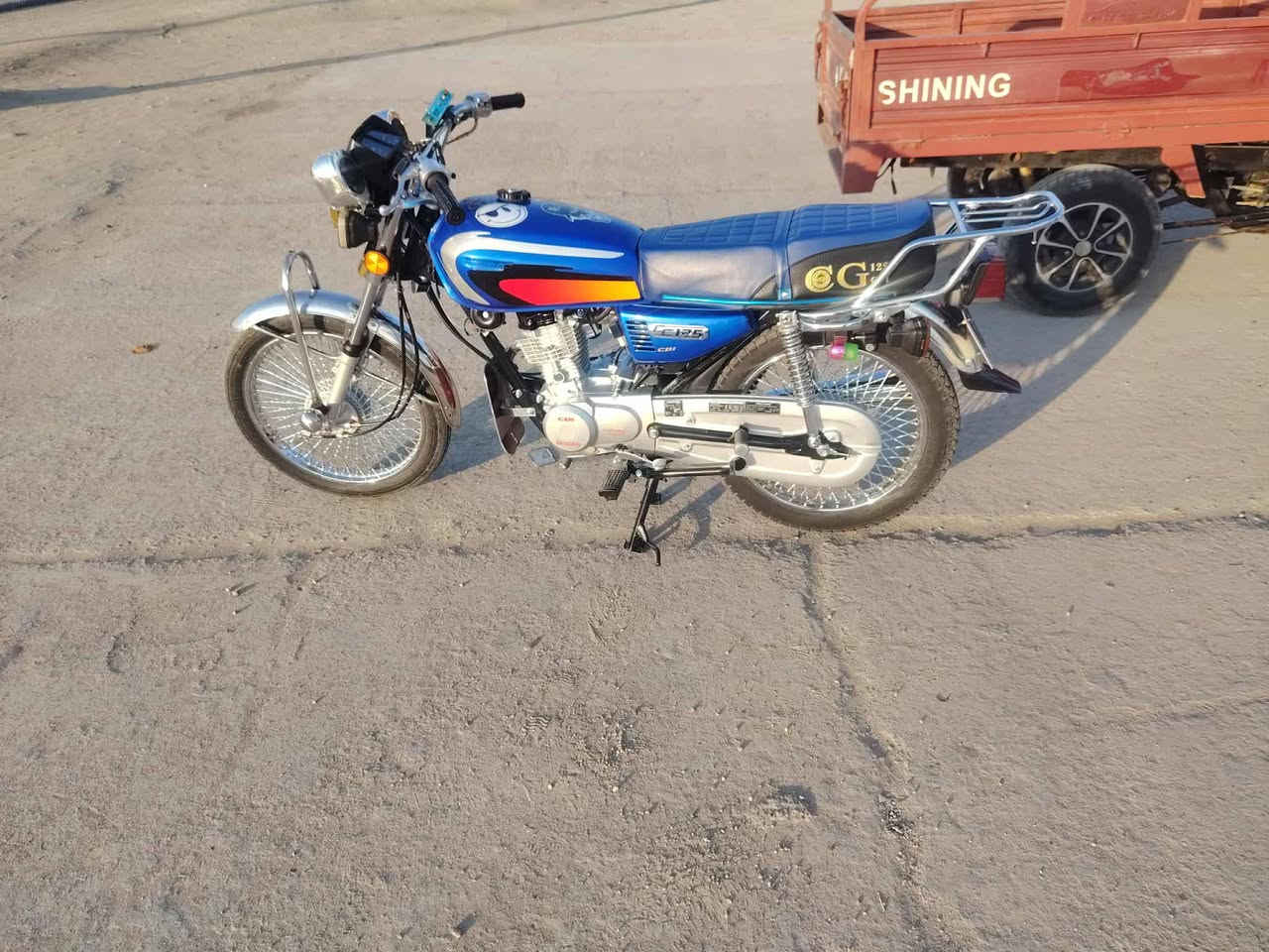 السلام عليكم
دراجه للبيع 2025 تايكر اوراق كامله طالعه من وكيل 
الرقم ***********
