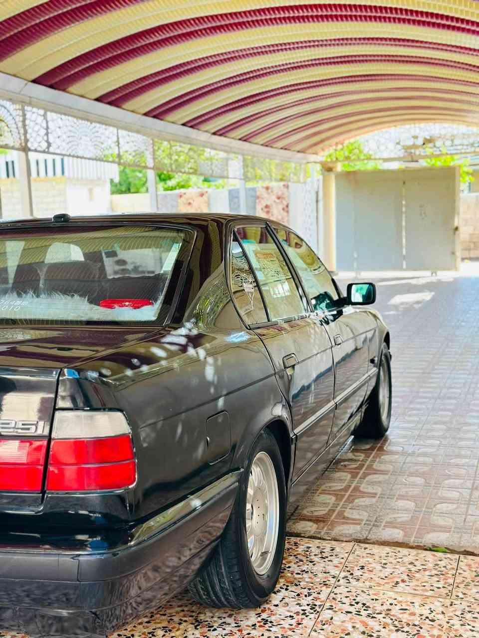 السلام عليكم للبيع بي أم دبليو 1991حجم 525اصل 
محرك فانوس 
السياره مصبوغه عام جماليه 
كير محرك كله شرط 
صدر امامي خلفي حداديه كل شرط
هزه كل كامل 
السعر 67وبيه مجال
رقم صلاح الدين دولي 
العنوان/صلاح الدين قضاء بلد 
الهاتف ***********
