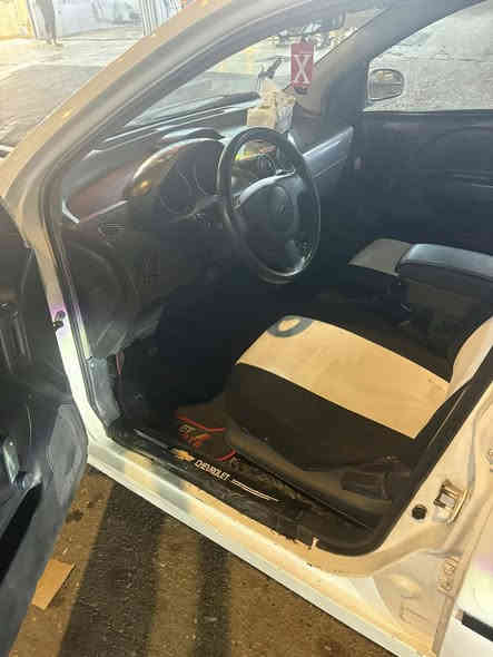 افيو 2006 للبيع السعر40 ورقة $ وبيها مجال بسيط جداً جداً 
افيو 2006 لون ابيض 
رقم انكليزي نينوى يعني 12A  4465رقم مميز 
سنوية عظم الى 2029 
كوبون بانزين بيها 
شرط الوكالة والتحويل 
السيارة صبغ عام مع معجون اثر حادث صفحة بدون شواصي
كير ومكينة وطخم ودرايف شفت جاهز 
مكينة استرا اوبل تك كم شفت مو دبل يعني كابريته مو نوزل يعني انسى العطل 
شاشة كبيرة مسجل شغال فول 
سماعات 4 دمام 
وايرمنية اشارات يمين يسار دبل اشارة كله شغال
سكن ناصي عالي بريك لايت شغال 
بريك عقرب 
تدفئه نار 🔥
سنتر لوك 4 ابواب شغال مع بصمتين شغالات ثنينهم 
مصرف بانزين ما بيها قطارة 
سبير بيها وفرشة صندوق بيها 
هورن وزراكات وماسحات شغال 
مشط ستيرن جديد بور شغال 
يريدلها مصرف شي بسيط والي يريدها ستر حال السيارة ما تحتاج الف
مكان السيارة موصل الايسر الزهور 
رقم تلفون اسيا ***********
رقم تلفون كورك ***********
