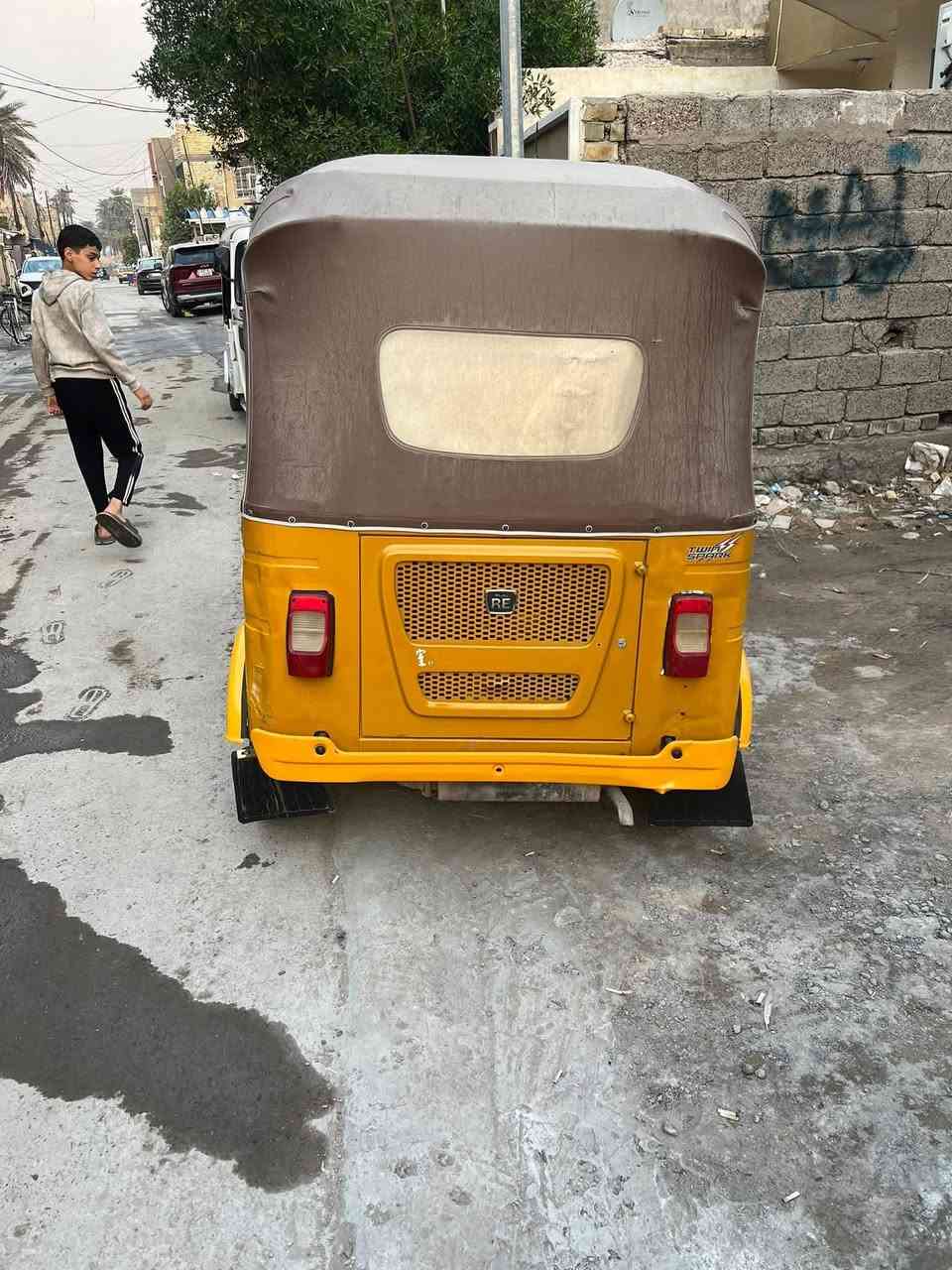 سلام عليكم تكتك مديل ٢١ رقم وسنويه تكتك بيه طخطخات قليله تكتك خير من الله ما ناقصهه اي شي كبل للشارع المكان السعر ٧وبيه مجال قليل  بغداد الشعله الرقم ***********
